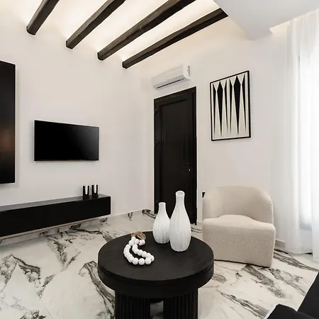 Naxos Petite In Town Apartment *